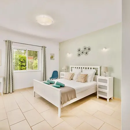 Karibou With Fruit Garden And Private Pool Villa Benafim